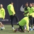 Luis Suarez'i tekmelediler Luis Suarez'i tekmelediler
