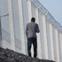 Calais'i çevreleyen duvar 300 metre daha uzatılacak