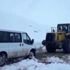 Siirt'te oy pusulalarını ve seçim görevlilerini taşıyan araba karda mahsur kaldı