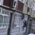 Fatih'te evin penceresinden giren hırsız kamerada Fatih'te evin penceresinden giren hırsız kamerada