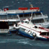 Deniz otobüsü ile feribot dalgalar nedeniyle çarpıştı Deniz otobüsü ile feribot dalgalar nedeniyle çarpıştı