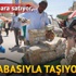 Pazarda para satıyorlar, el arabasıyla taşıyorlar Pazarda para satıyorlar, el arabasıyla taşıyorlar