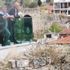 Antalya'da benzin dolu bidon ve bıçakla surlarda intihara kalkıştı