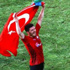 Azerbaycanlı futbolcu Türk Bayrağı'yla sahada tur attı