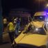 Tırın altına giren otomobilden sağ çıktılar Tırın altına giren otomobilden sağ çıktılar