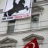 Viyana’da Türk Büyükelçiliği'ne çirkin pankart Viyana’da Türk Büyükelçiliği'ne çirkin pankart