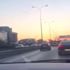 Trafikte sürücülerin makas atma yarışı kamerada