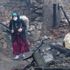 Trabzon'da 7 evin küle döndüğü yangının ardından aileler enkazda eşya aradı