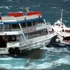 Deniz otobüsüne yardıma gelen feribot çarptı