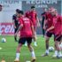 Şenol Güneş, 26 kişilik Euro 2020 kadromuzu açıkladı: Gökhan Akkan, Efecan Karaca, Mahmut Tekdemir ve Halil Akbunar... Şenol Güneş, 26 kişilik Euro 2020 kadromuzu açıkladı: Gökhan Akkan, Efecan Karaca, Mahmut Tekdemir ve Halil Akbunar...