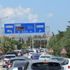 Çeşme'de uzun araç kuyrukları oluştu