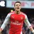 Mesut Özil, minik Arsenal taraftarını maça davet etti