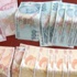 Üzerinde 'geçersiz' yazan paralarla dolandırdı