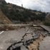 Mersin'de heyelan yol kapattı