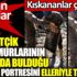 ﻿Mehmetçik sel çamurlarının arasında bulduğu Atatürk portresini elleriyle temizledi