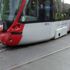 Laleli de tramvay ile tur otobüsü çarpıştı