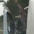 Seyir halinde direksiyonu bırakıp ayağa kalktı Seyir halinde direksiyonu bırakıp ayağa kalktı