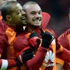Melo'dan çılgın bir sevinç daha! Isırdı... Melo'dan çılgın bir sevinç daha! Isırdı...