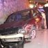 İzmit'te otomobil istinat duvarına çarptı: 3 yaralı