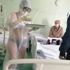 Rusya'da bikiniyle hastaları tedavi eden hemşireye ceza