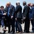 Trump'a tuhaf karşılama: Çorabını gösterdi