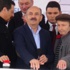 Önce kendini yakmaya kalktı, sonra bakanla temel attı! Önce kendini yakmaya kalktı, sonra bakanla temel attı!