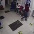 Hastaneye giren inek, hastaları köşeye sıkıştırıp boynuzladı