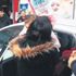 Otomobilde mahsur kalan bebeği itfaiye kurtardı