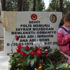 Okuma yazma öğrenip yazdığı mektubu şehit babasının mezar taşına astı Okuma yazma öğrenip yazdığı mektubu şehit babasının mezar taşına astı