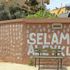 ‘Kimse birbirine selam vermiyordu’ deyip caminin duvarlarını el izleriyle dolduran genç serbest