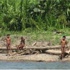 Amazon kabilesi Peru'da köy bastı Amazon kabilesi Peru'da köy bastı