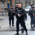 Polis, bıçaklı saldırganı vurdu