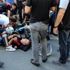 Beşiktaş’ta polislere minibüs çarptı