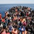 İtalya ve Malta'nın almadığı 450 göçmen Akdeniz'de mahsur