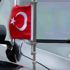 Makam aracındaki Türk bayrağına saldırı girişimi Makam aracındaki Türk bayrağına saldırı girişimi