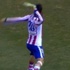 Faul çalınmamasına sinirlenen Arda Turan ayakkabısını hakeme fırlattı Faul çalınmamasına sinirlenen Arda Turan ayakkabısını hakeme fırlattı