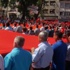 Bayrağını Kapan Meydana Koştu Bayrağını Kapan Meydana Koştu