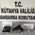 Kütahya’da bir araçta uyuşturucu ve ruhsatsız tabanca ele geçirildi Kütahya’da bir araçta uyuşturucu ve ruhsatsız tabanca ele geçirildi
