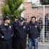 Polis, Cemaatin Derneğini Tahliye Etti Polis, Cemaatin Derneğini Tahliye Etti