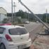 Elektrik direğine çarpmasa dereye uçacaktı Elektrik direğine çarpmasa dereye uçacaktı