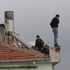 5'inci kattan atladı, hava yatağı hayatını kurtardı