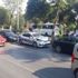 Polis ortada kaldı, 5 araba birbirine girdi
