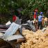 Filipinler'de toprak kayması: Enkaz altındakiler cep telefonuyla mesaj atıyor