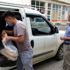 Ekmekler vatandaşların kapısına getiriliyor Ekmekler vatandaşların kapısına getiriliyor
