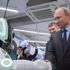 İnsansız teknolojileri inceleyen Putin, Promobot adlı robotla el sıkıştı