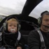 Pilot baba küçük oğluna uçuş deneyimi yaşattı İZLE