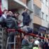 İnşaattan düşen tuğla sepeti işçiyi yaraladı İnşaattan düşen tuğla sepeti işçiyi yaraladı