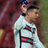 Ronaldo'nun fırlattığı kol bandı, SMA hastası bir bebek için 75 bin dolara satıldı