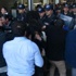 Düğünde geline damacana taktılar