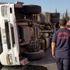 Tır devrildi, trafik saatlerce felç oldu